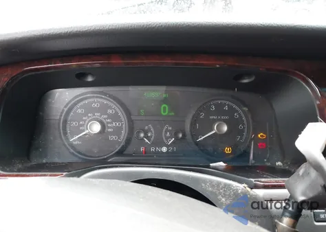 2011 Lincoln Town Car Signature Limited z USA, uszkodzony, nr VIN 2LNBL8CV6BX763923